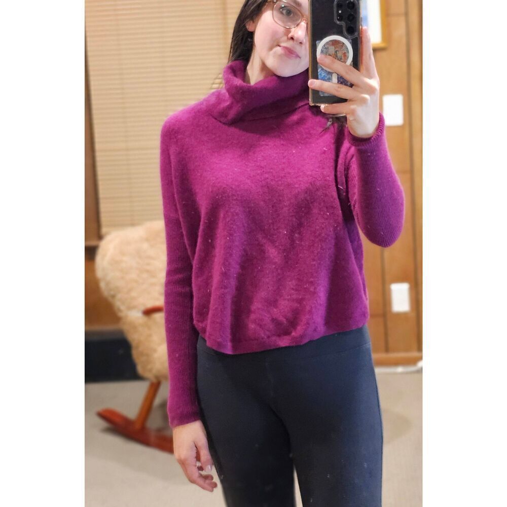 Saks Fifth Avenue Cashmere size XS Purple vibrant Turtleneck